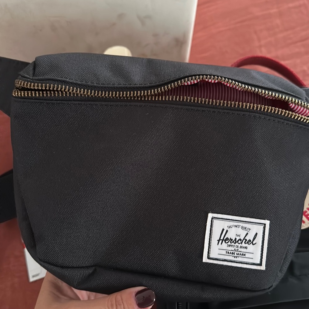 Fanny pack Hershel never worn